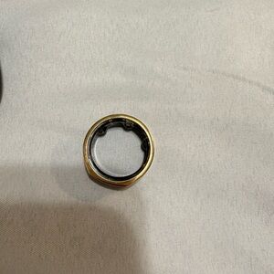 Oura ring heritage size 9 Gen 3 + charger